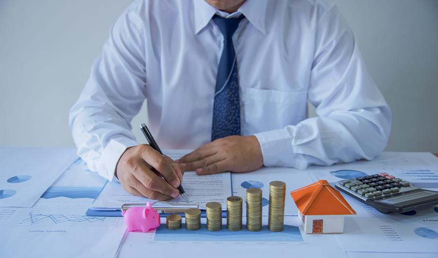 EB5 investor reviewing real estate finances and EB-5 capital flows, evaluating how foreign investment is impacted by market volatility and cost inflation.
